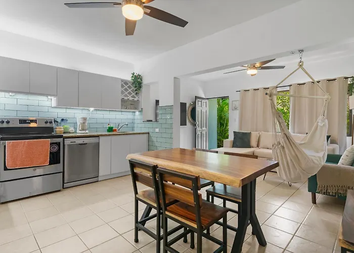 Casa 2b2b Completely Renovated Ground Unit