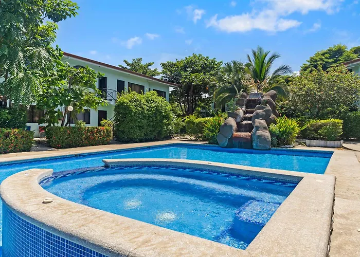 Casa 2b2b Completely Renovated Ground Unit